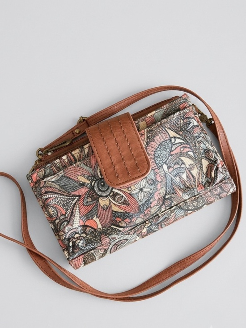 Sakroots Sienna Olympic Smartphone Crossbody Multi Compartment Travel Compact